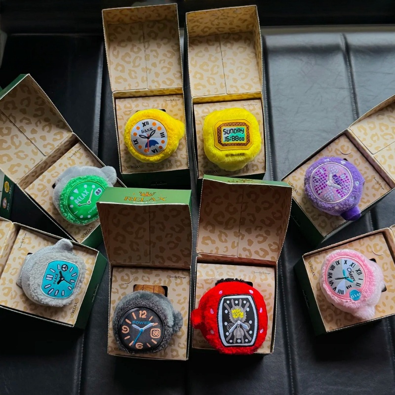 In Stock Pop Sunday Plush Rela - Jewelry Box With Watches recension och pris