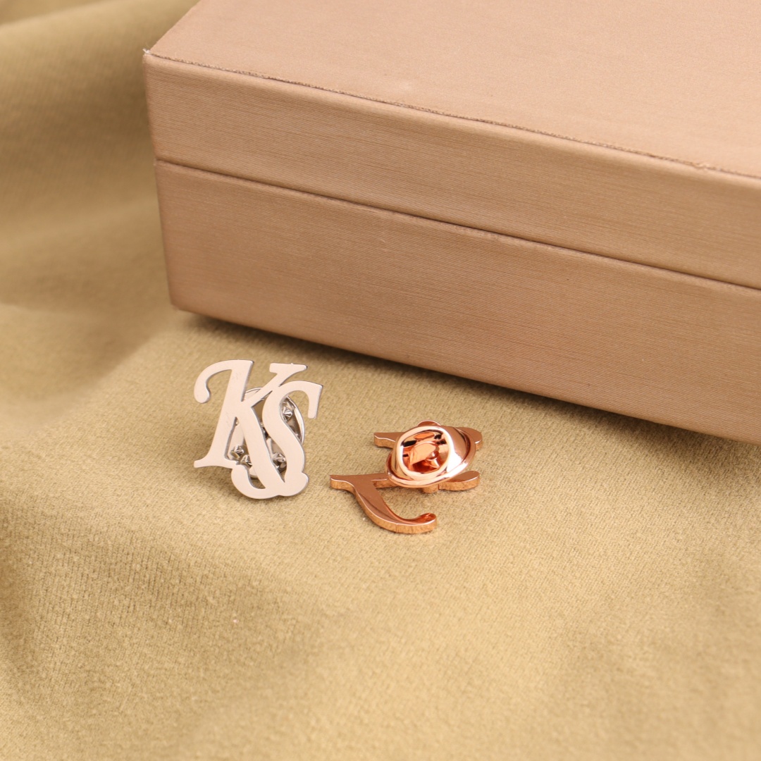 Personalized Initials Jacket L - Vintage Brooch Pin recension och pris